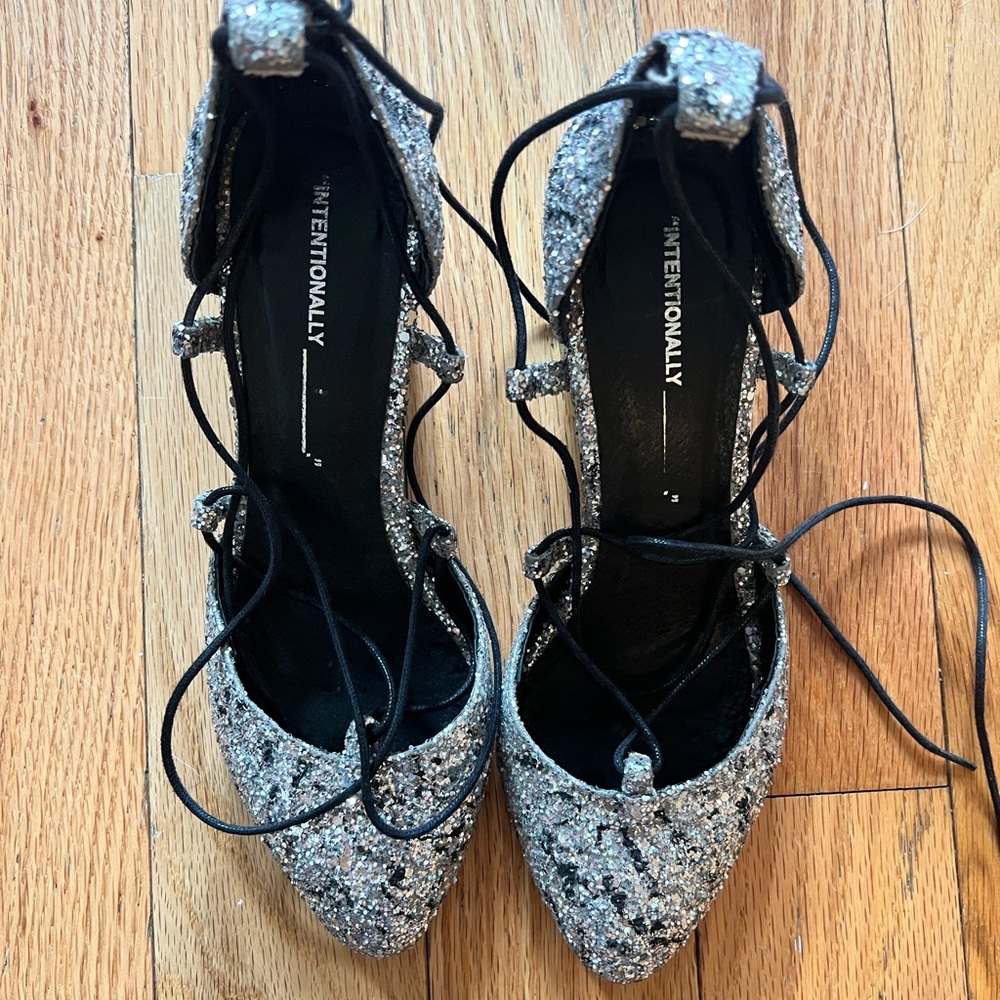 Intentionally blank sparkle heel ✨